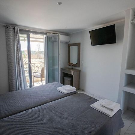 אליקס Golden Dolphin Studios & Apartments מראה חיצוני תמונה
