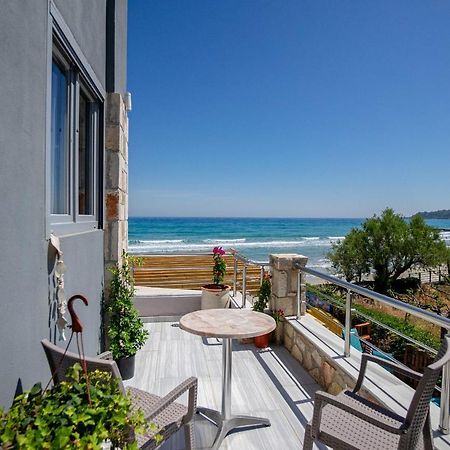 אליקס Golden Dolphin Studios & Apartments מראה חיצוני תמונה