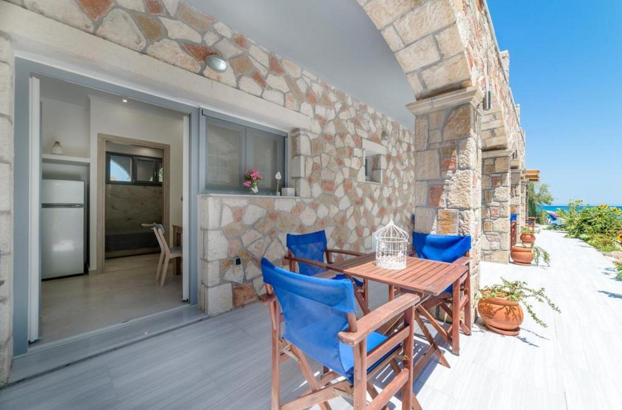 אליקס Golden Dolphin Studios & Apartments מראה חיצוני תמונה