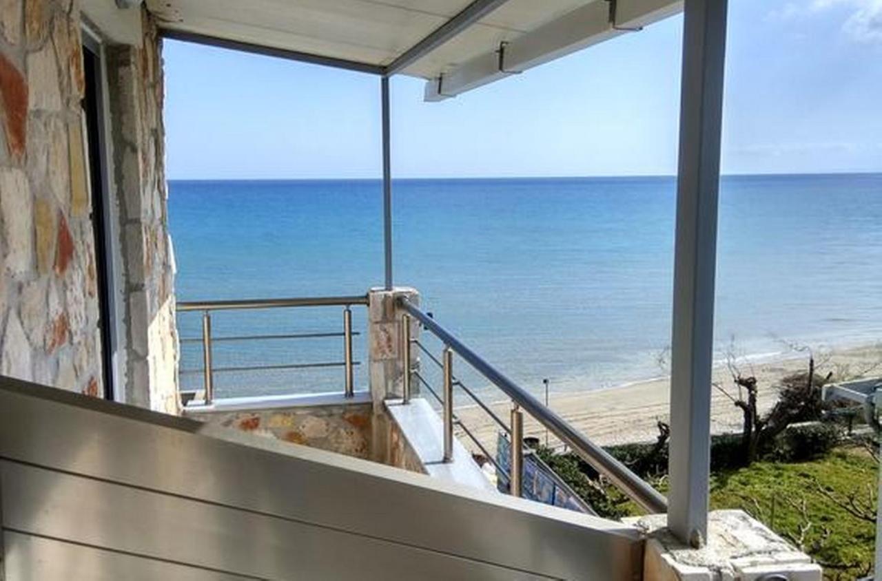 אליקס Golden Dolphin Studios & Apartments מראה חיצוני תמונה