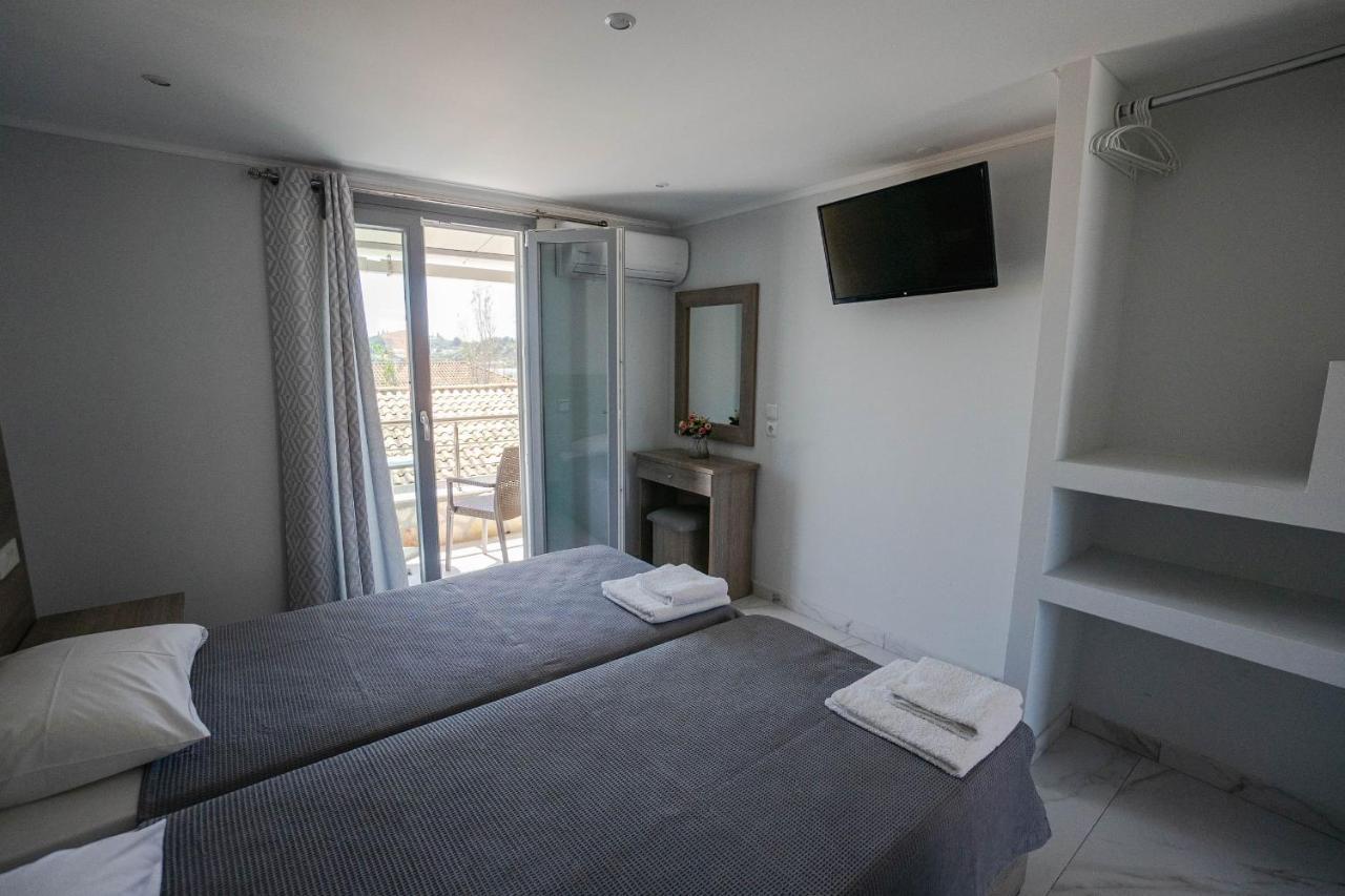 אליקס Golden Dolphin Studios & Apartments מראה חיצוני תמונה