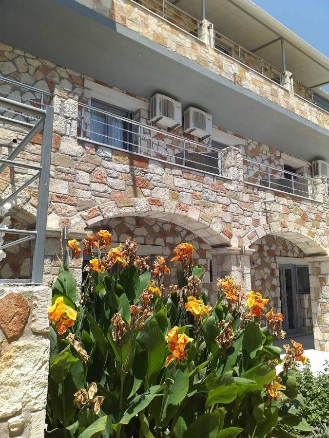 אליקס Golden Dolphin Studios & Apartments מראה חיצוני תמונה