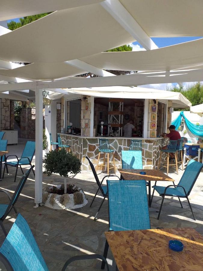 אליקס Golden Dolphin Studios & Apartments מראה חיצוני תמונה