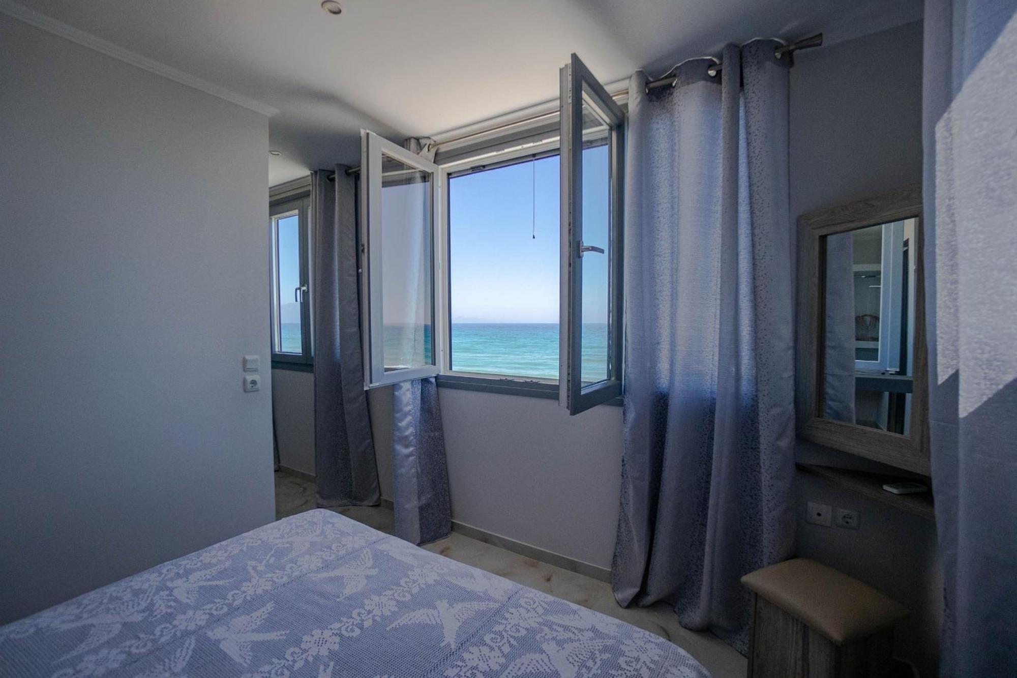אליקס Golden Dolphin Studios & Apartments חדר תמונה