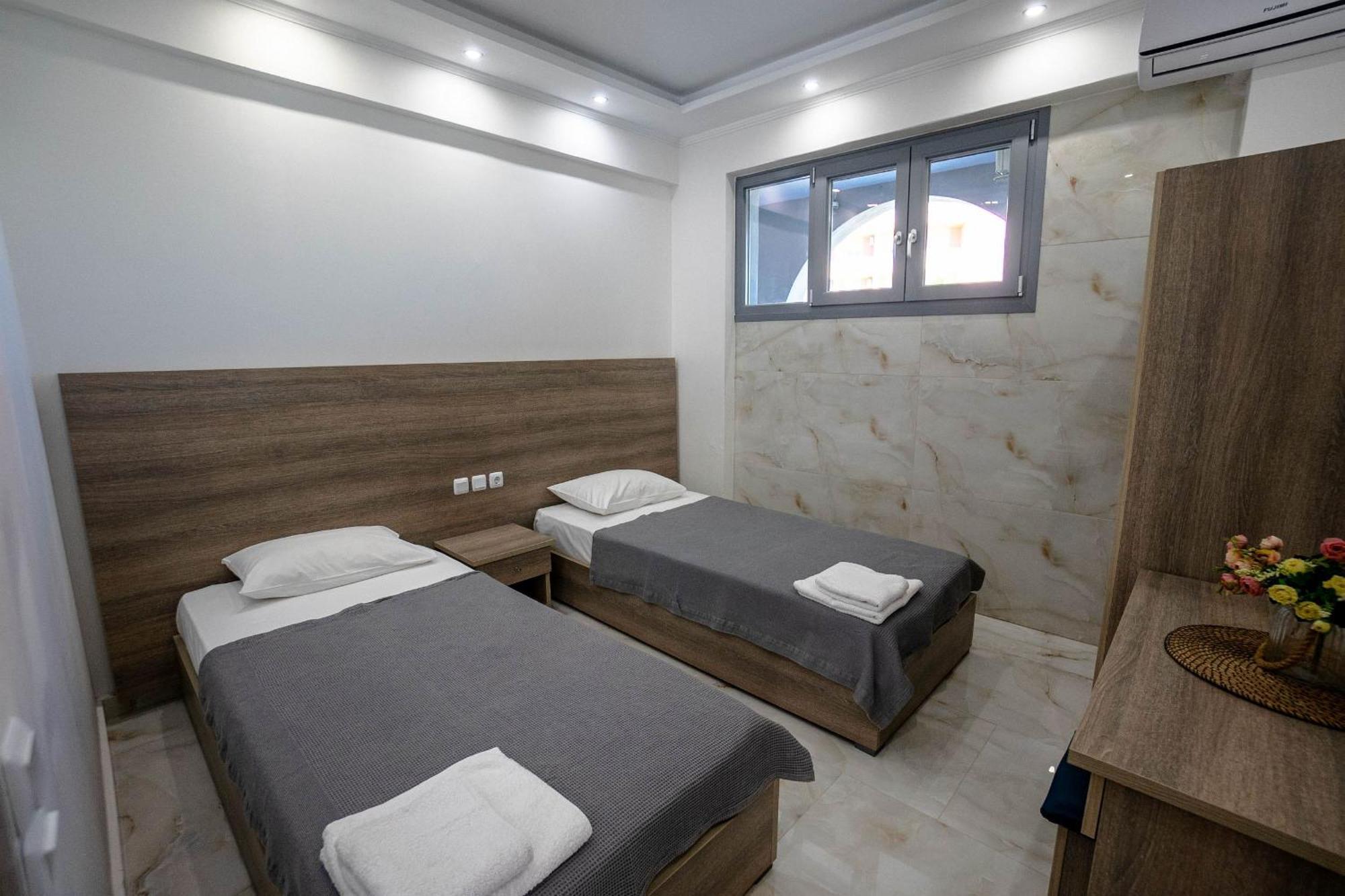 אליקס Golden Dolphin Studios & Apartments חדר תמונה